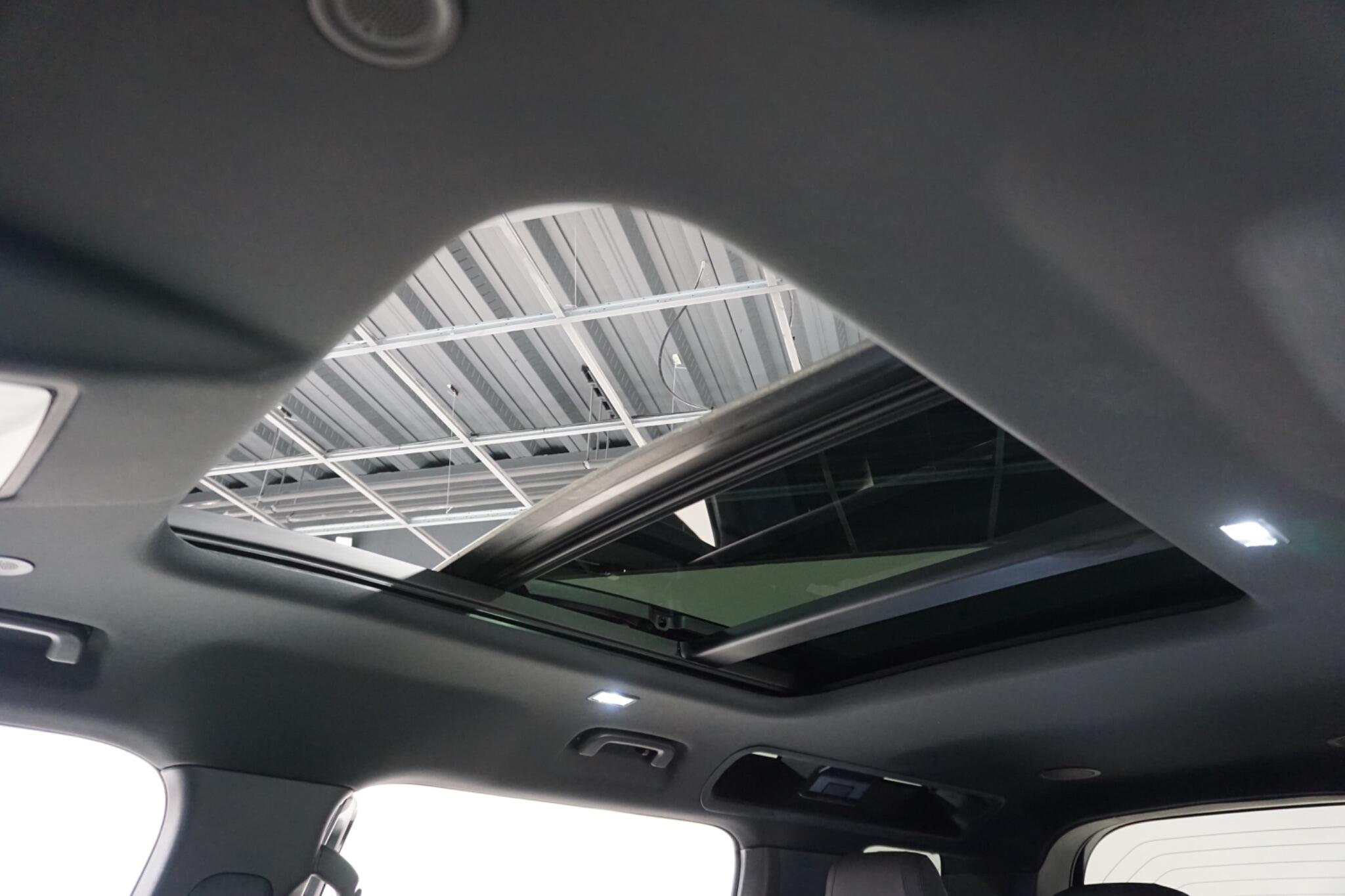 Land Rover Defender 110 3.0 D300 MHEV X-Dynamic HSE SUV 5dr Diesel Auto 4WD Euro 6 (s/s) (300 ps)